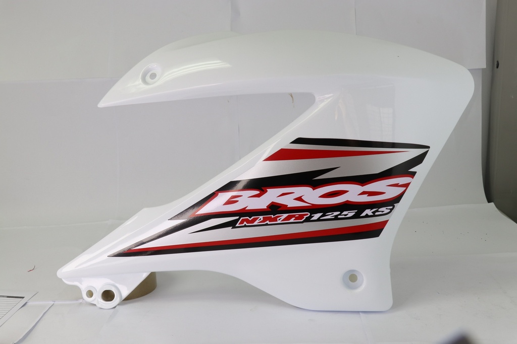 NXR125 BROS - TAPADERA TANQUE BLANCO- JT